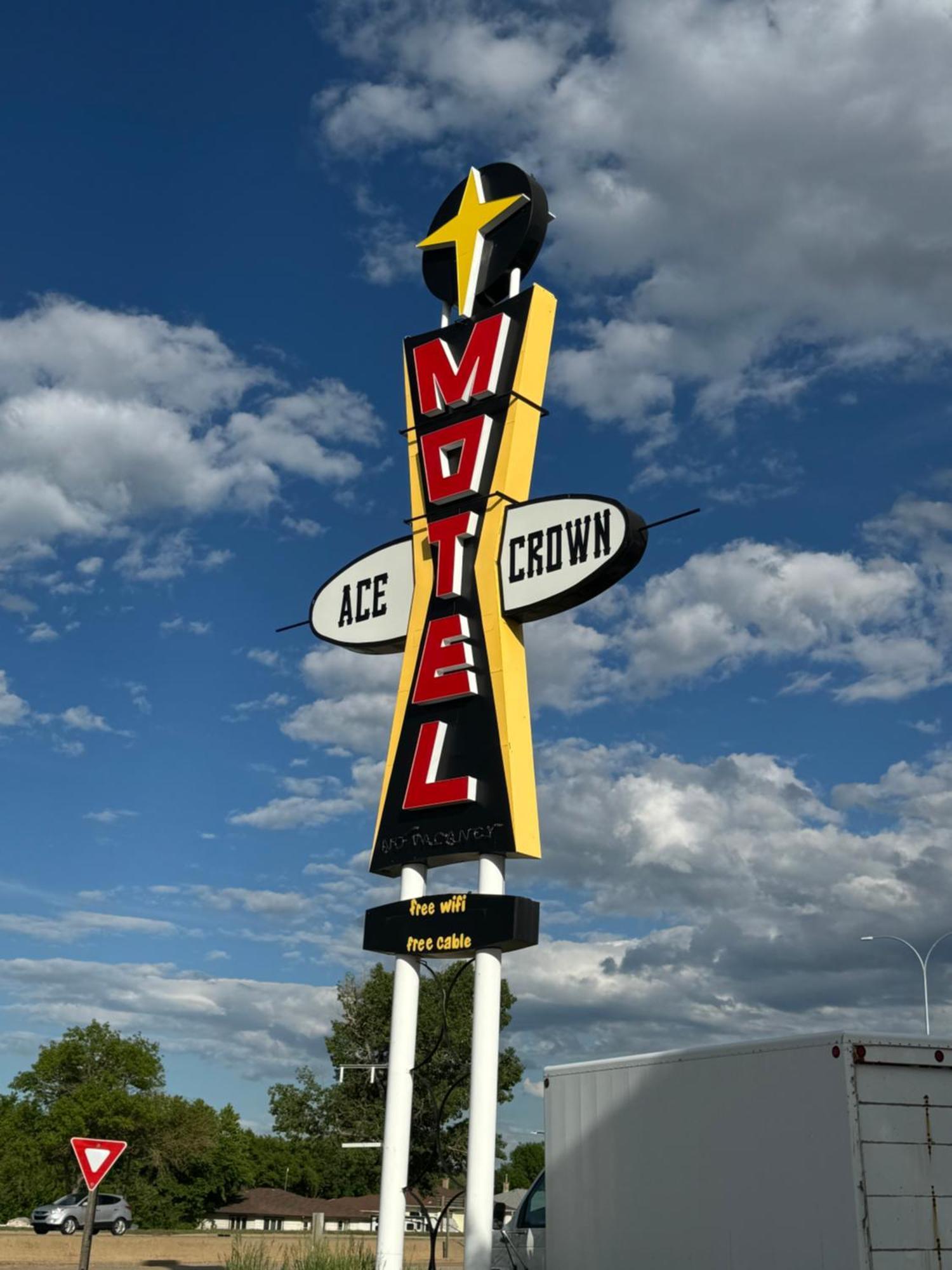 Ace Crown Motel Medicine Hat Exterior foto