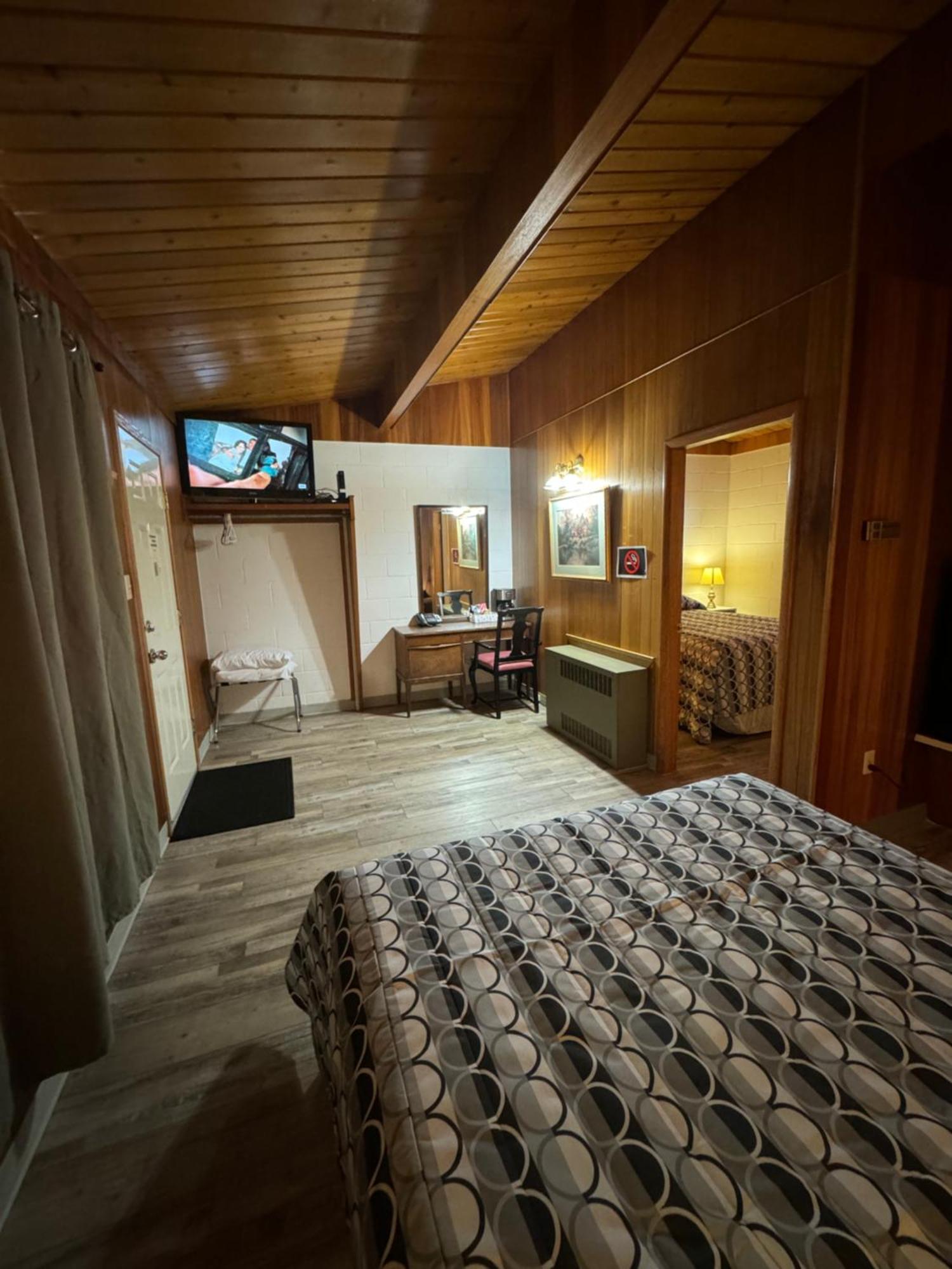 Ace Crown Motel Medicine Hat Exterior foto
