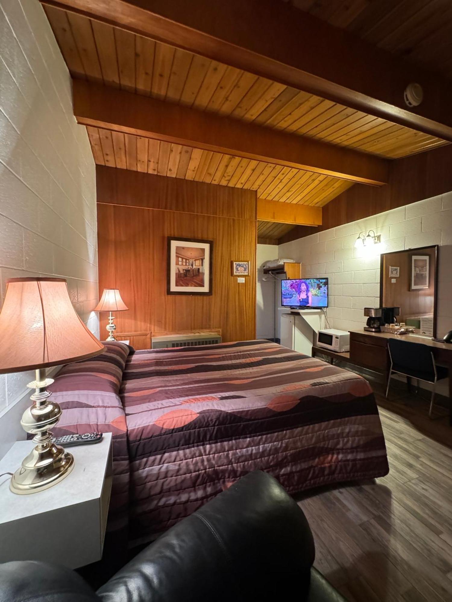 Ace Crown Motel Medicine Hat Exterior foto