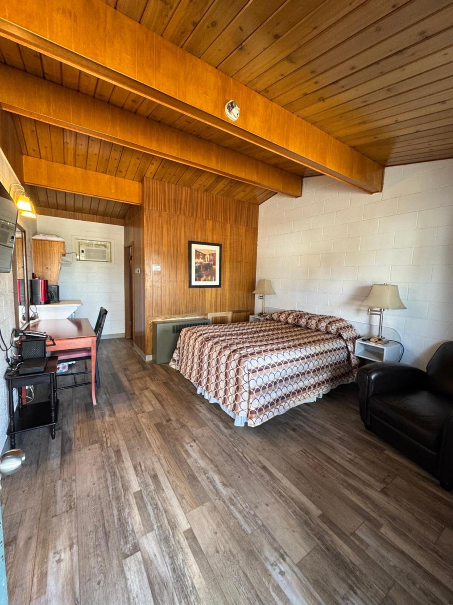 Ace Crown Motel Medicine Hat Exterior foto